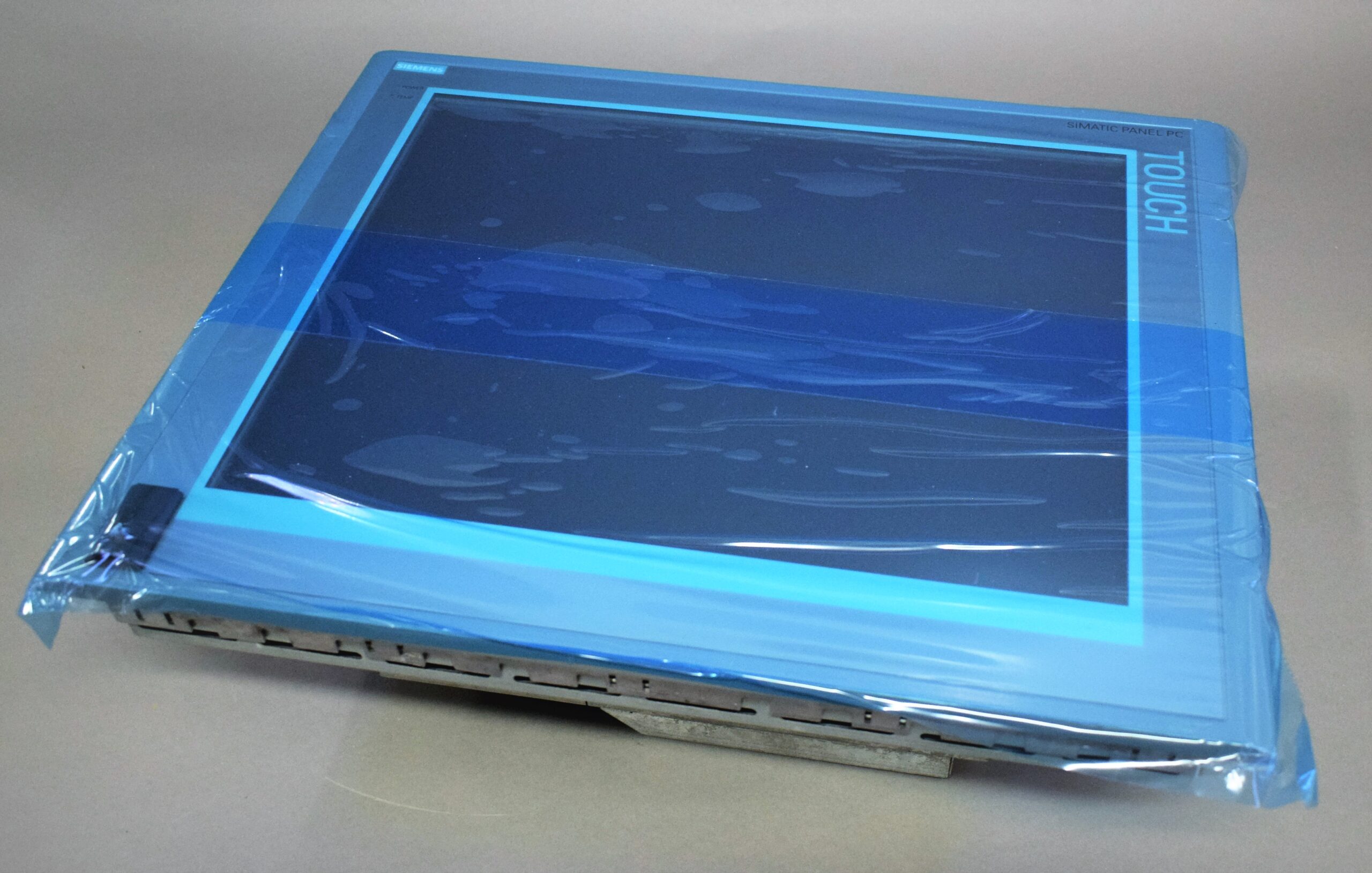 SIEMENS 6AV7804-0BC21-0AA0 Panel PC with Touchscreen Interface